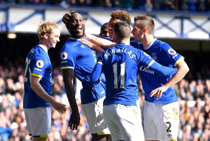 Everton assure, Swansea s&rsquo;enfonce