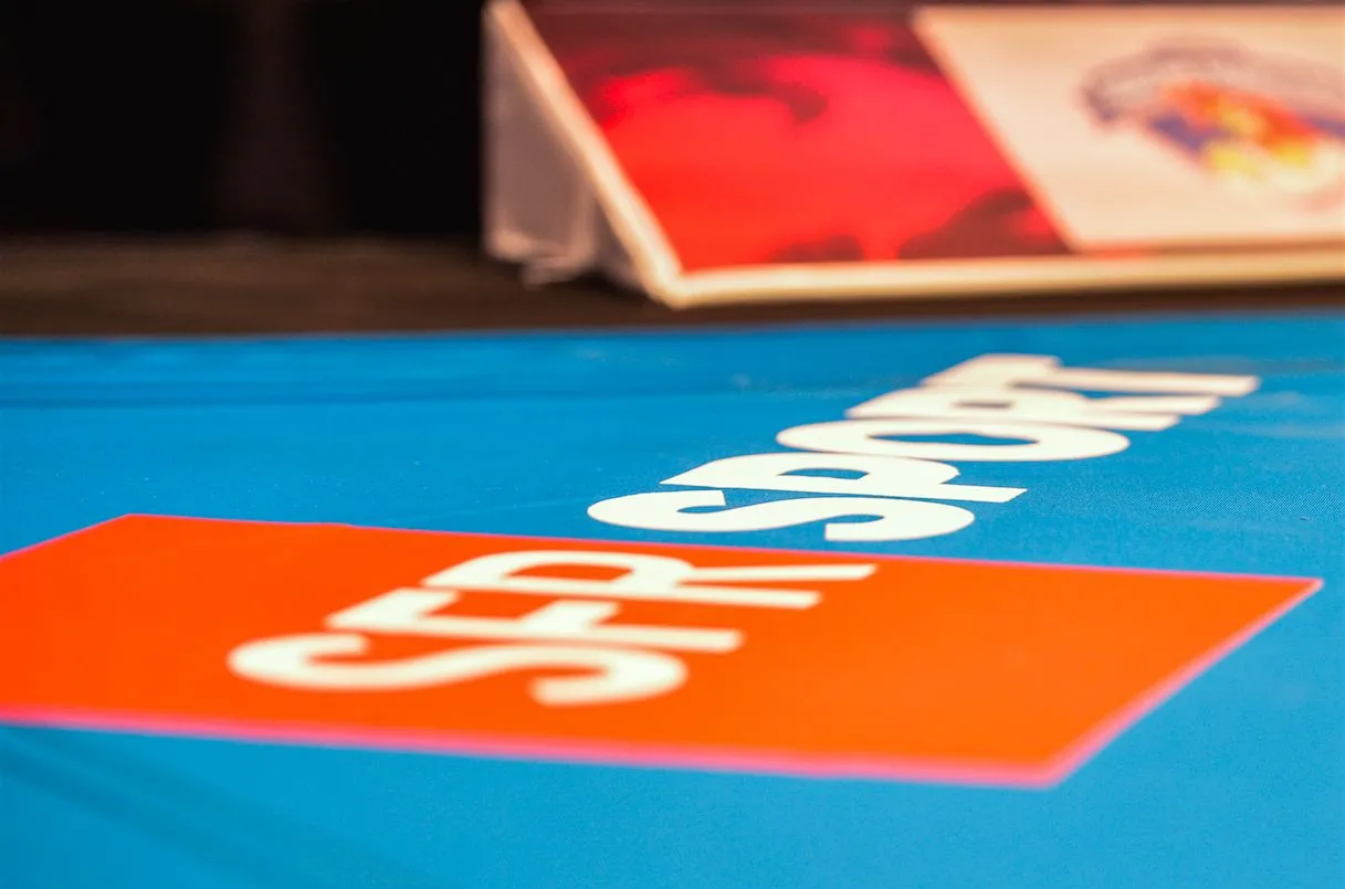 « Il est sur quelle chaîne, le match ? »