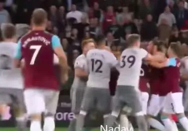 Bagarre et bisous entre Noble et Pogba