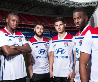 Lyon dévoile son nouveau maillot