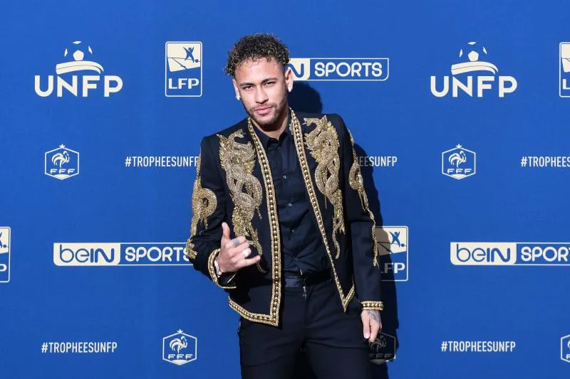 Trophées UNFP : Neymar, meilleur joueur, Mandanda vole le trophée de meilleur gardien
