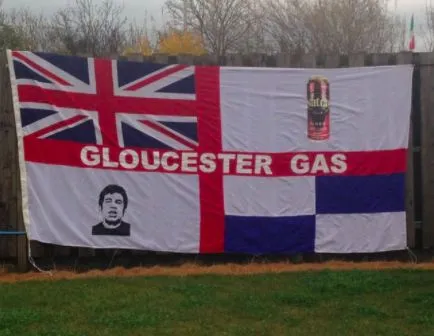 L’effigie d’un serial killer sur le drapeau d’un supporter