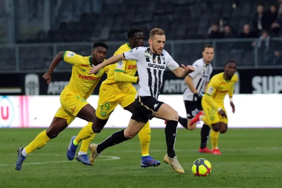 Angers fausse compagnie à Nantes