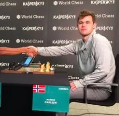 Quand Alexander-Arnold affronte Magnus Carlsen aux échecs