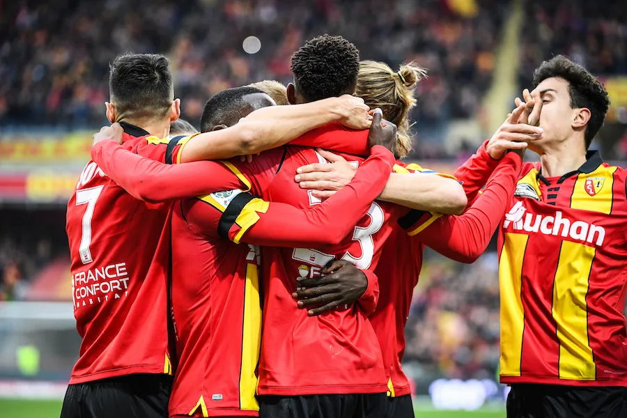 Lorient et Lens cartonnent, les poursuivants tiennent la cadence