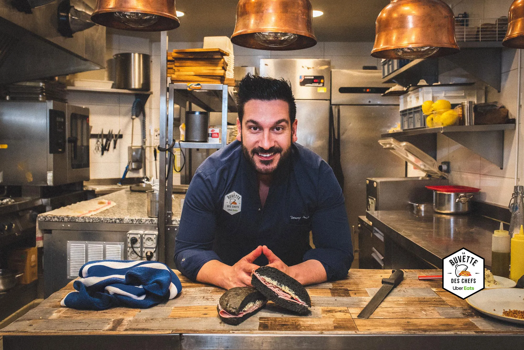 Uber Eats “Un jambon beurre revisité, avec des pickles d’oignons rouges !”