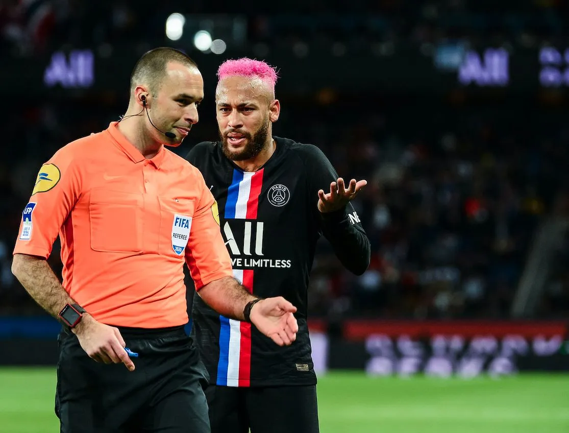 Carton jaune de Neymar : Faut-il sanctionner les artistes ?