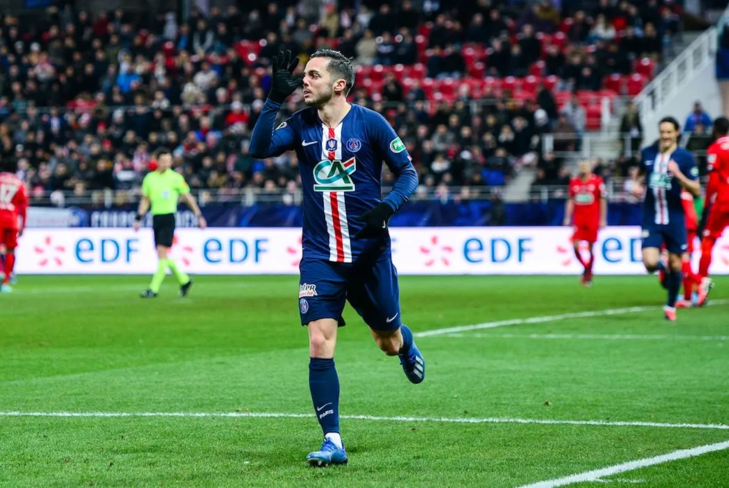 Paris se défoule sur Dijon et file en demies