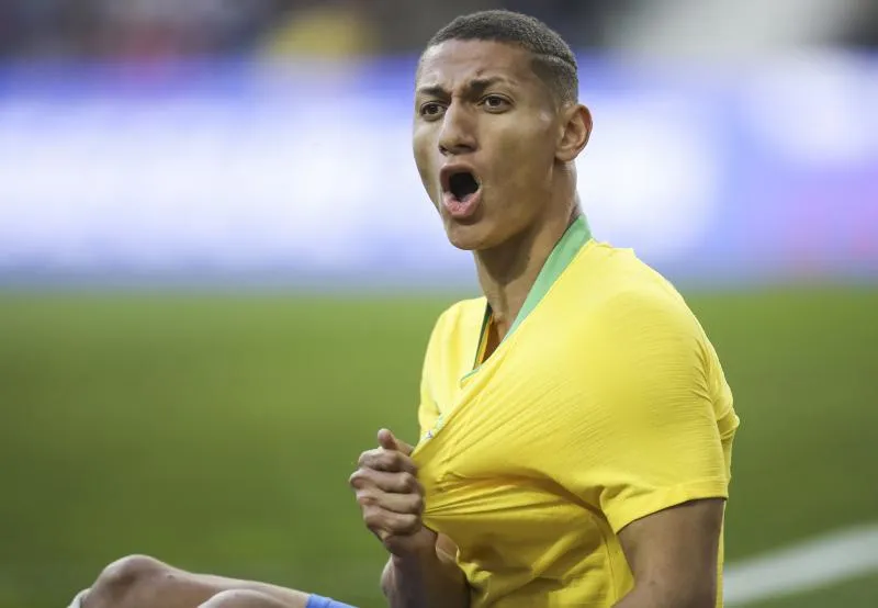 Le Brésil s’échauffe contre le Qatar, mais s&rsquo;inquiète pour Neymar