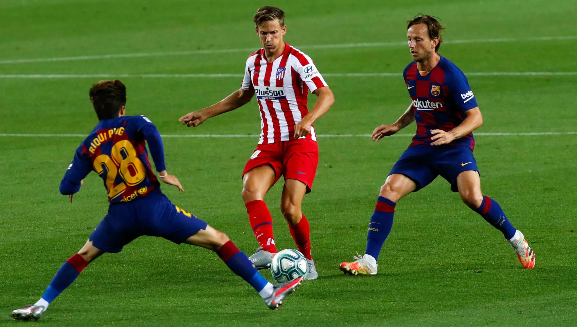 Après son nouveau nul 2-2 contre l&rsquo;Atlético de Madrid, Barcelone lâche encore des points et laisse le champ libre au Real