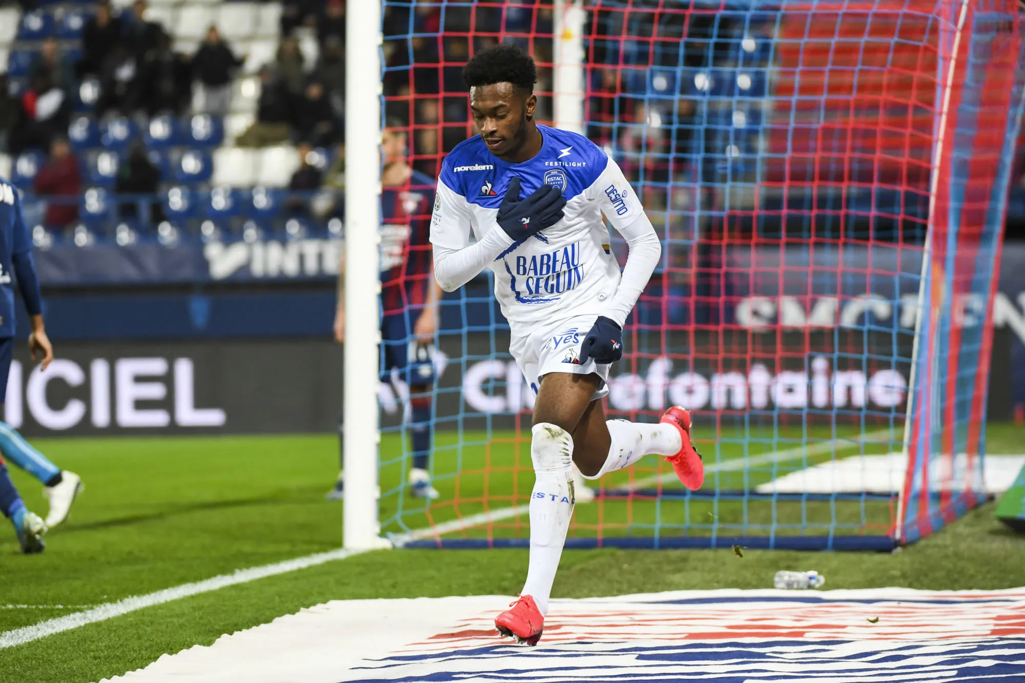 Ajaccio redémarre, Troyes enfonce Caen