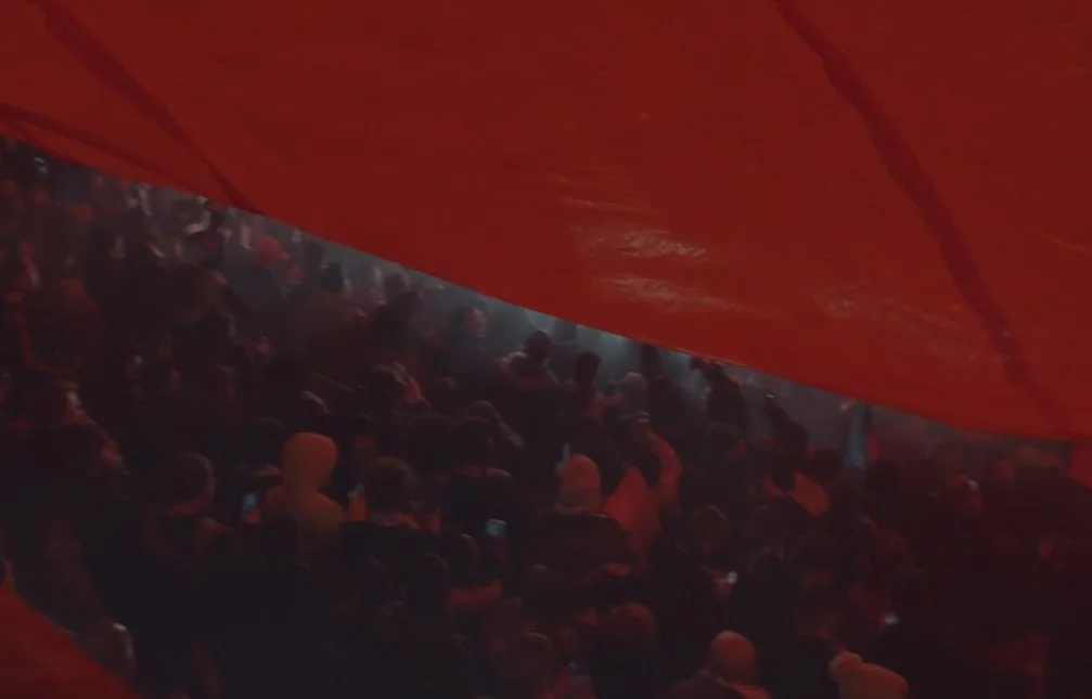 Les supporters de Belfort déploient un tifo de 1000m2 face au Stade rennais