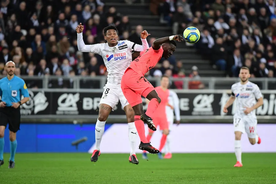 Avant Dortmund, le PSG se fait secouer par la folie à Amiens