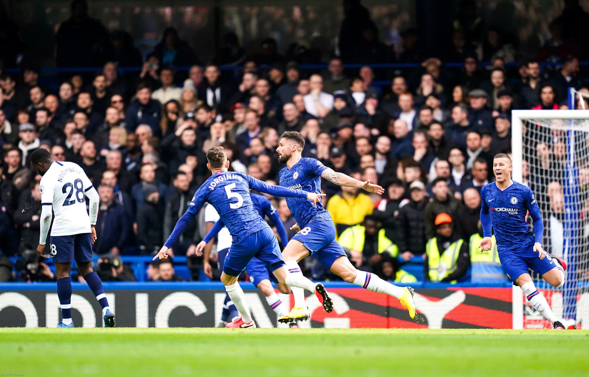 Giroud et Chelsea plient Tottenham