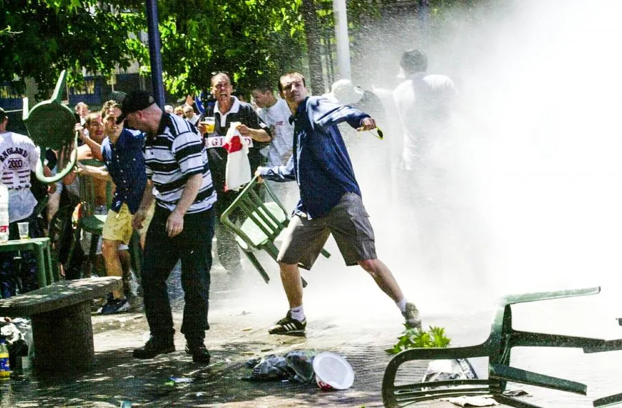 «<span style="font-size:50%">&nbsp;</span>L’Euro 2000 a été un tournant dans l’histoire du hooliganisme<span style="font-size:50%">&nbsp;</span>»