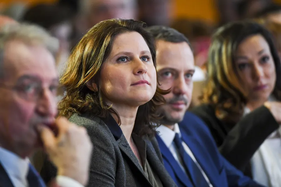 Mais comment la reprise du foot a-t-elle prise une telle dimension politique ?