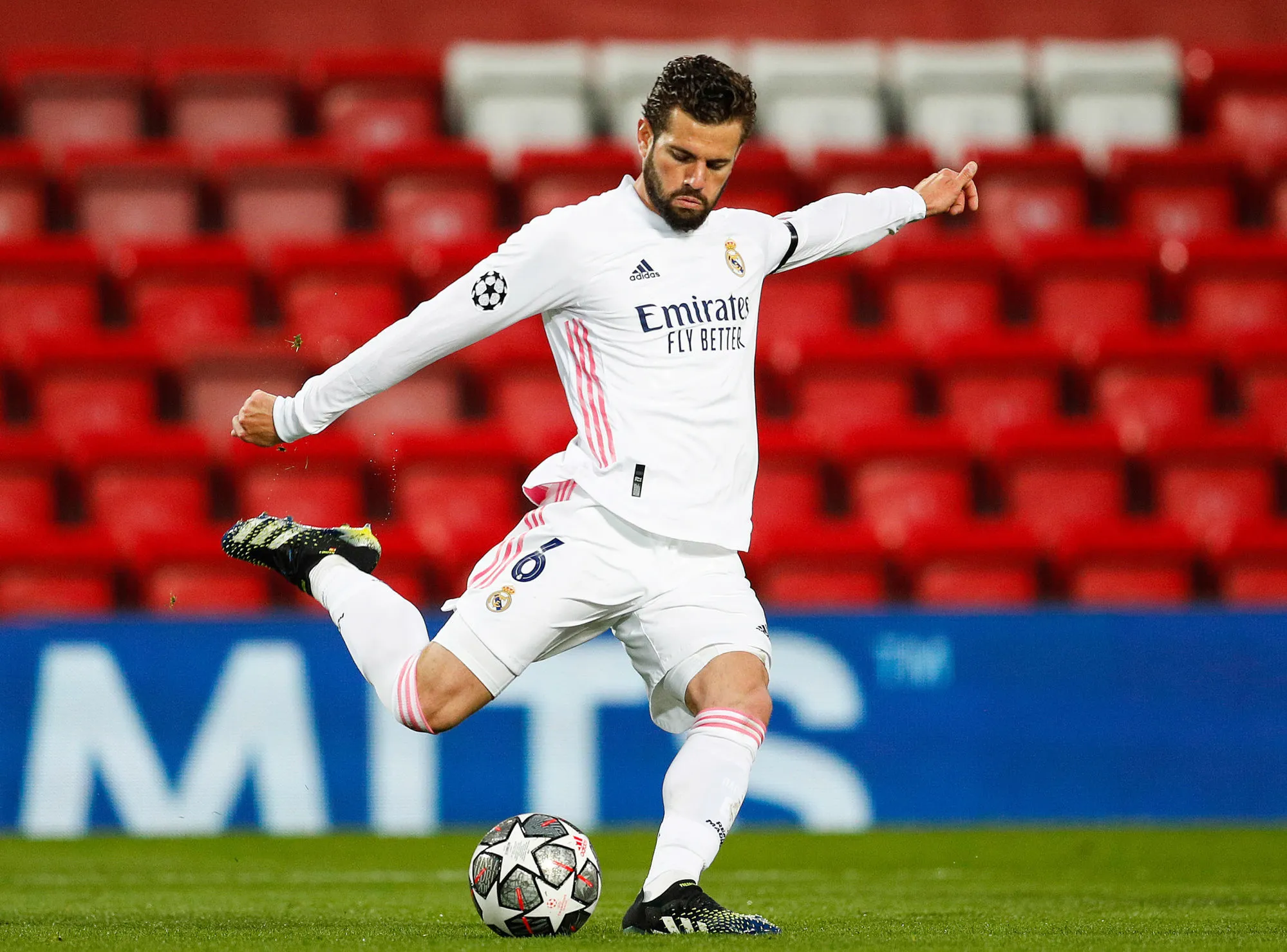 Nacho assure dans la défense du Real Madrid et regarde devant