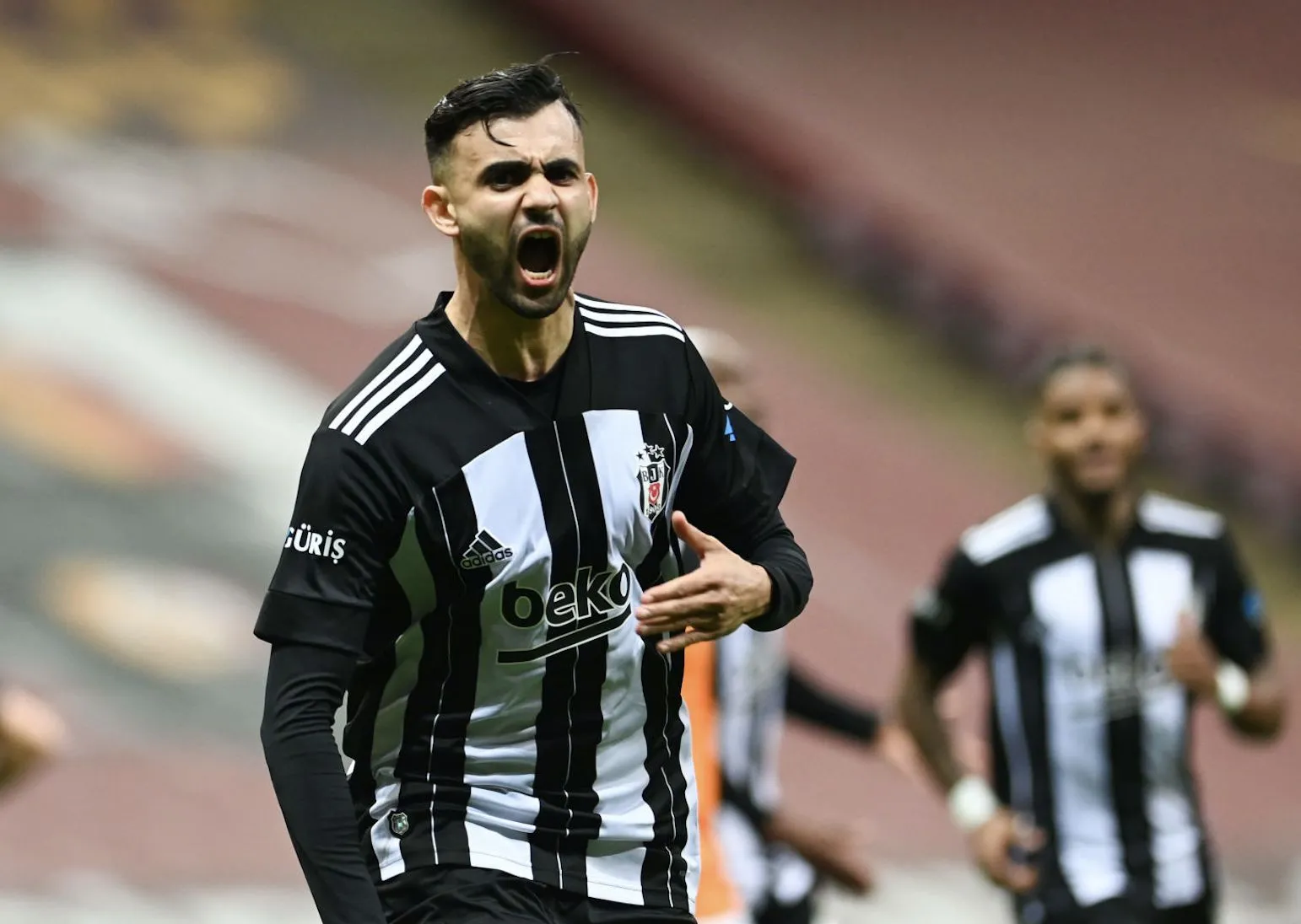 Rachid Ghezzal : «<span style="font-size:50%">&nbsp;</span>Des supporters ont lancé une cagnotte pour mon transfert<span style="font-size:50%">&nbsp;</span>»