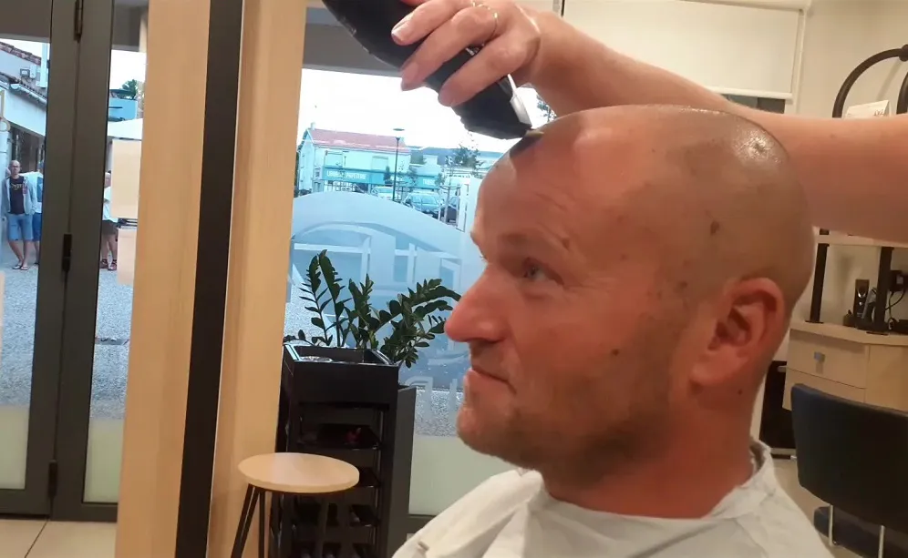 Chauves – Chevelus : le match des coiffeurs