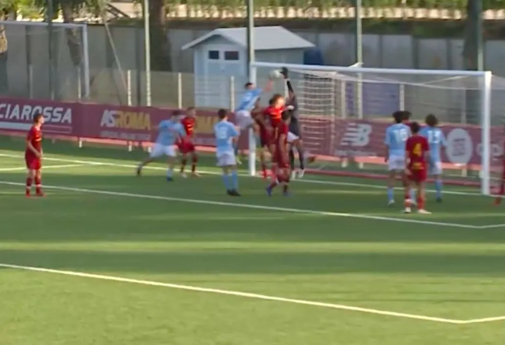 Quand les jeunes du Napoli font le remake de la main de Dieu