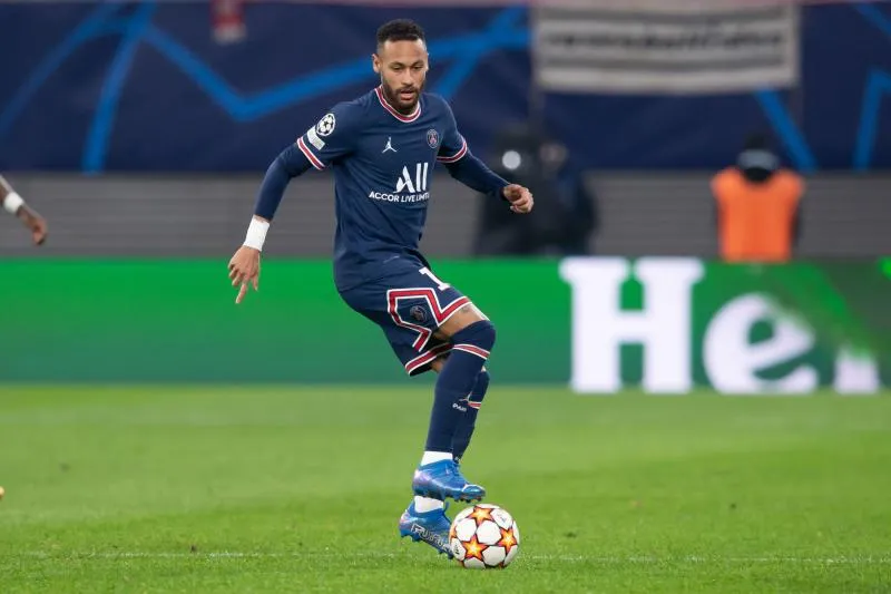 Et si Neymar devait jouer en numéro 6 ?