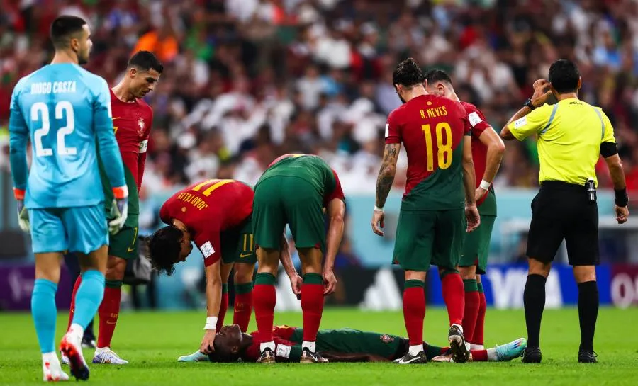Portugal-Uruguay : Blessé, Nuno Mendes quitte le terrain en pleurs