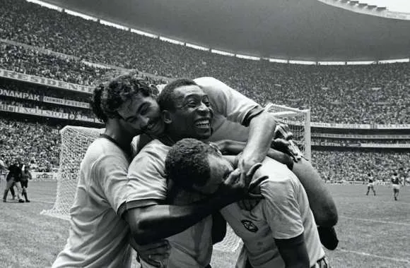 Le seul stade qui a vu Pelé et Maradona devenir champions du monde
