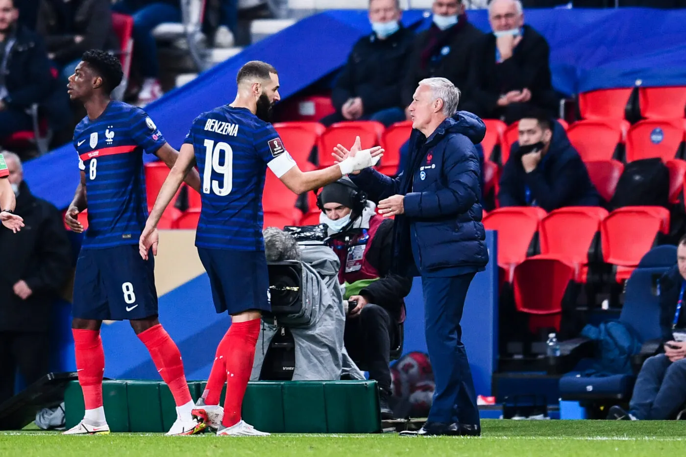 Du cœur au clown : les drôles d’émojis de Benzema à Deschamps
